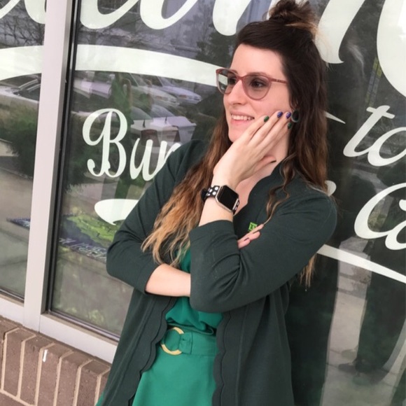 Meet your Posher, Kayla - Picture 2 of 8